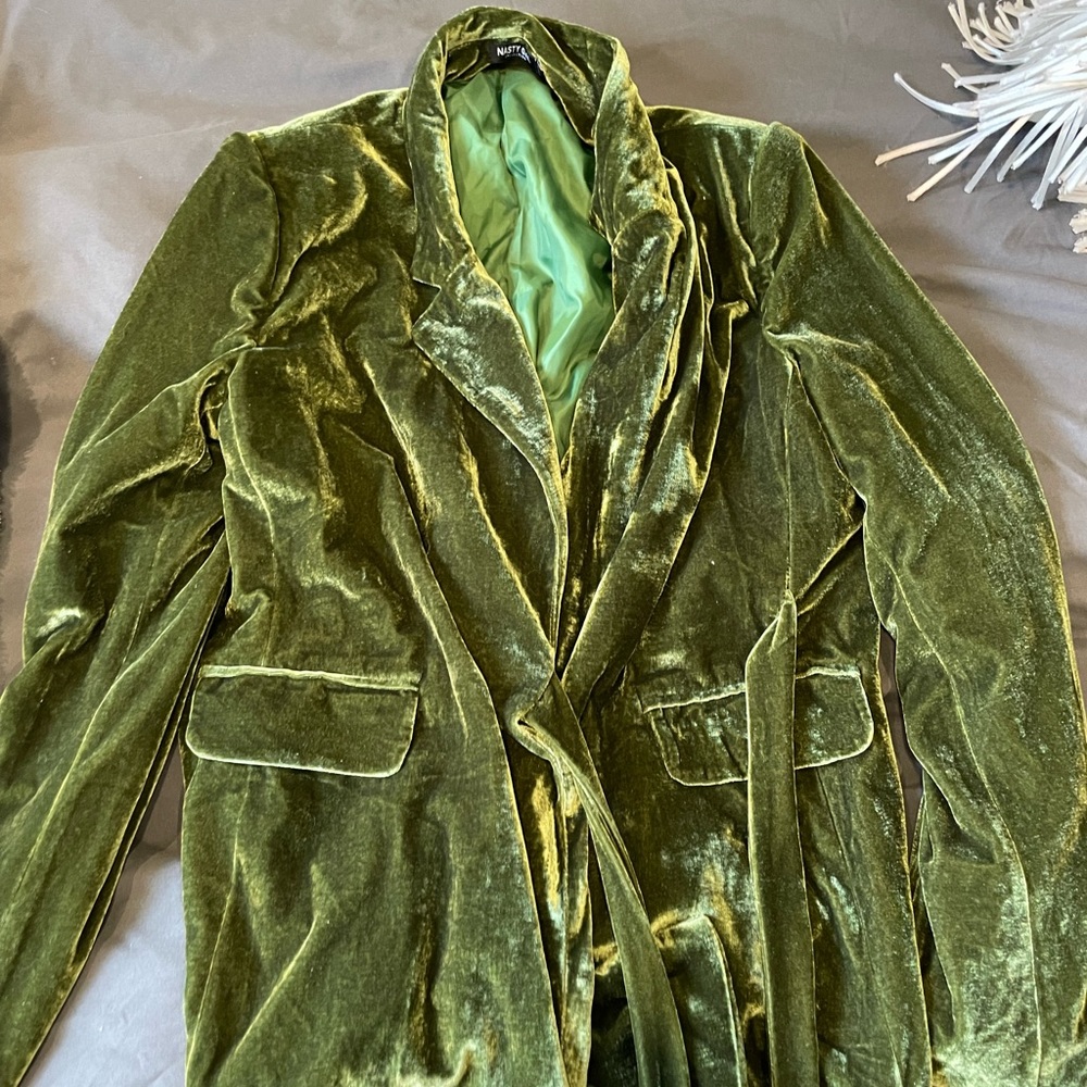 Nasty Gal green Velvet Blazer (WORN ONCE) - Size 10